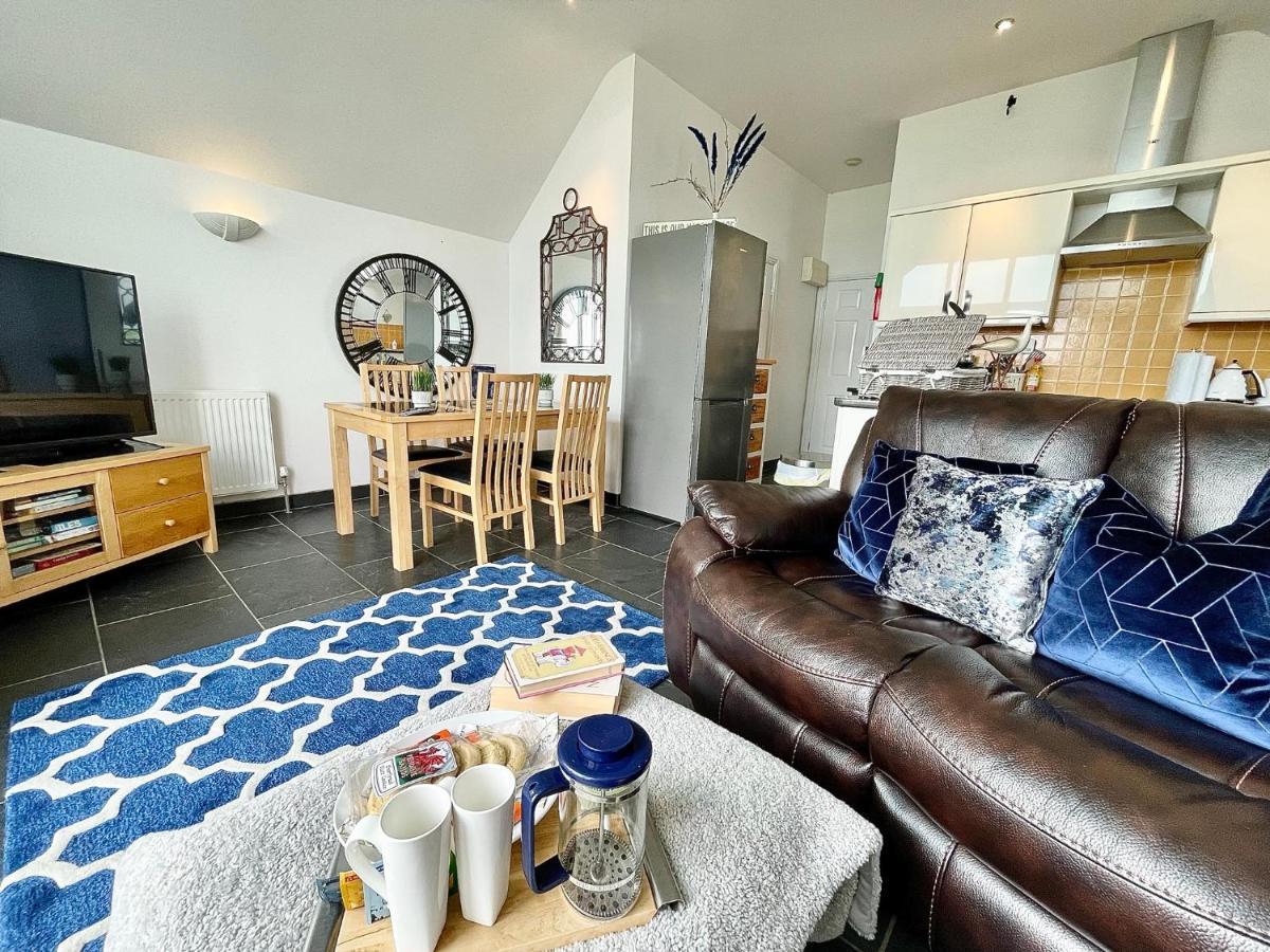 The Mermaids Watch Pendine Dog Friendly With Cymru Holidays エクステリア 写真