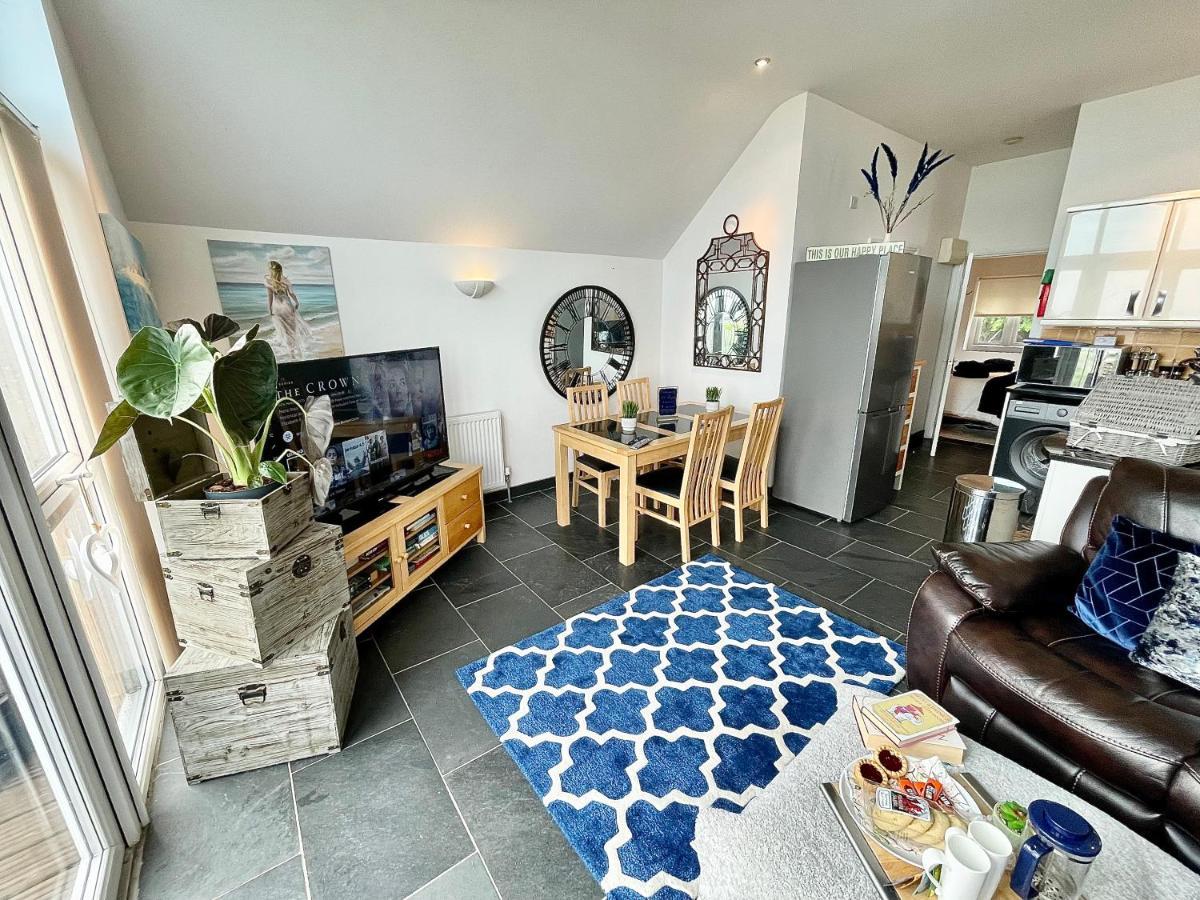 The Mermaids Watch Pendine Dog Friendly With Cymru Holidays エクステリア 写真
